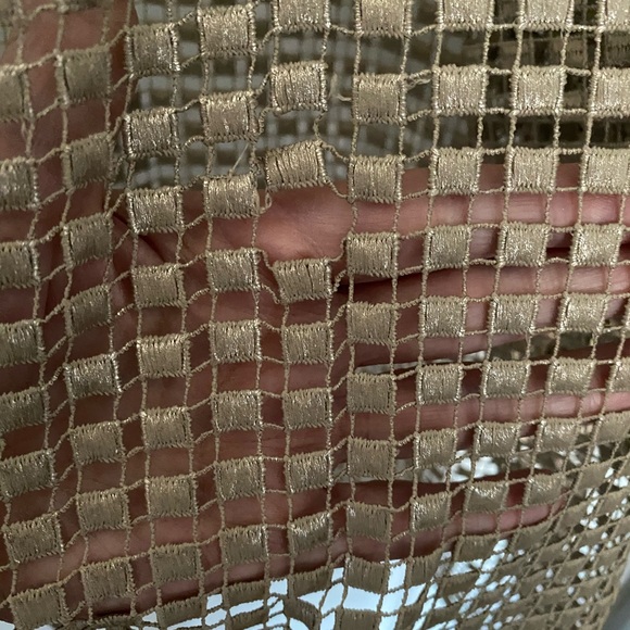 Woman’s Cover-Up - Picture 4 of 4